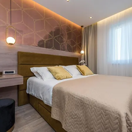 Sky Luxury Penthouse アパート ザダル