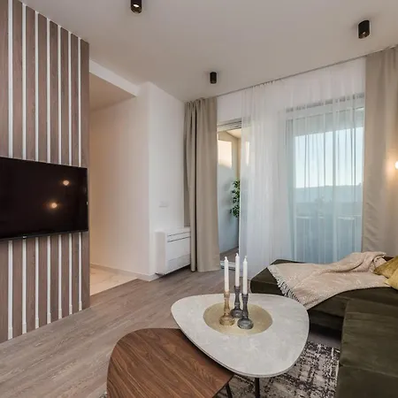 Sky Luxury Penthouse アパート *